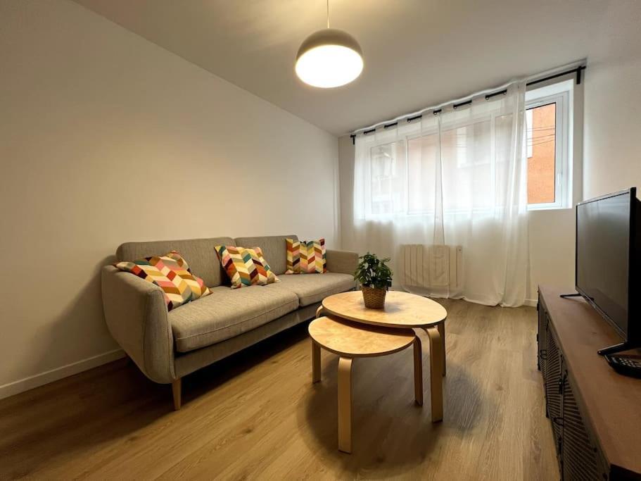 Designer - Centre Montereau Apartment Luaran gambar